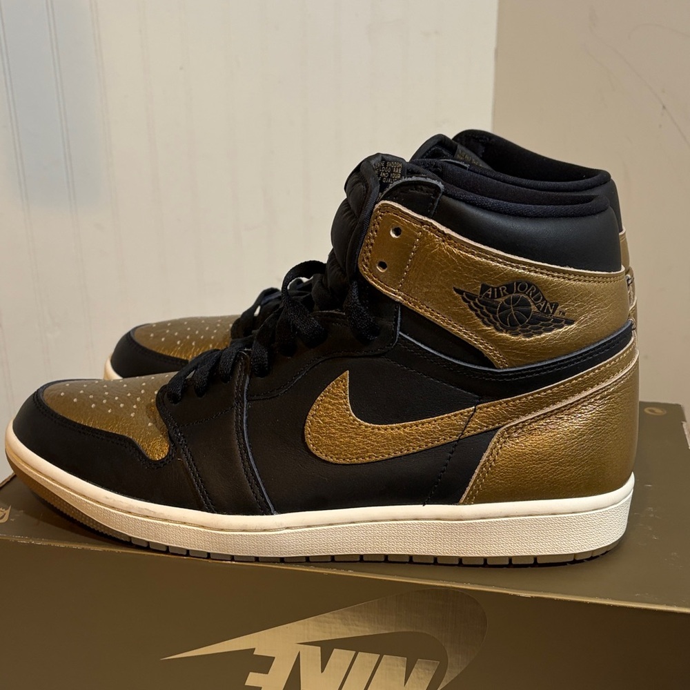 Jordan 1 high Athletic Shoes Black and Gold Accents - Picture 4 of 6